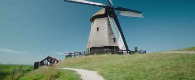 Look to your right. So they had
to build these windmills... - Jab Harry Met Sejal