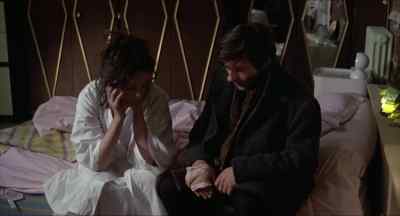 Look, you're hurt. - The Tenant