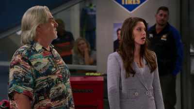 - Looking at you, Beth.
- Dad, I'm running the team. - The Crew