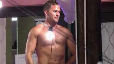 ♪ LOOKING FOR SOME HOT STUFF
BABY THIS EVENING ♪ - Love Island