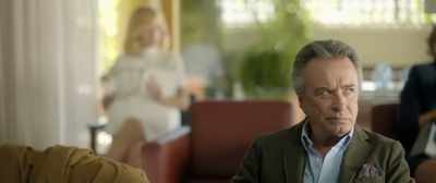 - Looking for something?
- No, no, I'm giving - Toc Toc