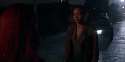 Looks like Duela forced them
into another vehicle. Why here? - Batwoman