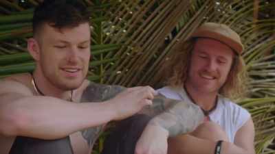 - Looks like no one's
being eliminated, right?
- Yeah. - FBOY Island NZ