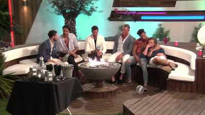 Looks like they
are really chilled - Love Island