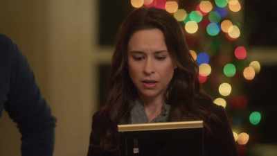 Looks like we're in the presence - Haul Out the Holly: Lit Up
