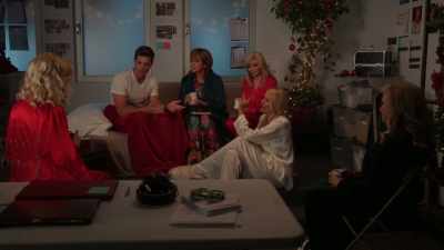 Looks like you've given up
on the game - Ladies of the '80s: A Divas Christmas