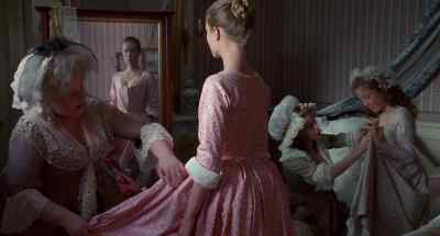 Loosen up here a bit.
You'll look more graceful. - Jefferson in Paris
