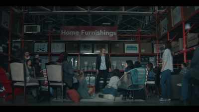 Looting. People fighting,
shooting at each other. - Y: The Last Man