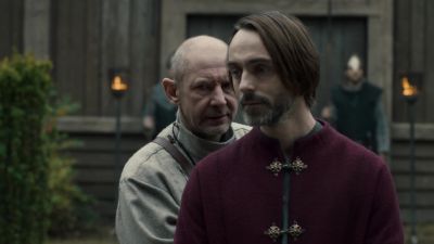 Lord, that grubby Dane
Haesten is here. - The Last Kingdom