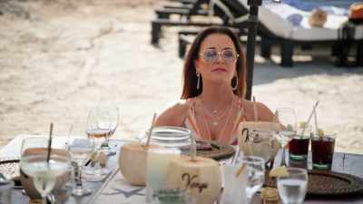 Lordy, Lordy, this lady.
[laughs] - The Real Housewives Ultimate Girls Trip