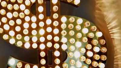 LOTE OCHO: SOBREEXPUESTO - Blurred Lines: Inside the Art World