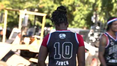 [LOU LAUGHING] - Harlem Globetrotters: Play It Forward