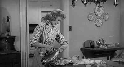 - Lou?
- Yeah? - The Incredible Shrinking Man