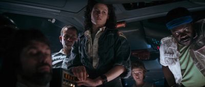 [ Loud Clank ]
[ Dallas ]
Inner hatch sealed. - Alien