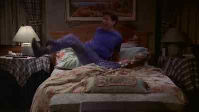 - [loud squawking]
no, no, no! - Everybody Loves Raymond