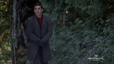 [loudly chopping] - Christmas at Holly Lodge