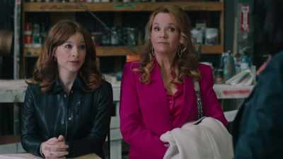 [loudly] Reminder
to get all crew to sign - The Spencer Sisters