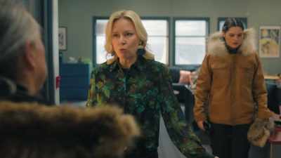 - Louise is parked out back.
I'm going back to my shoe. - North of North