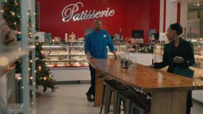 -Love you. Mmm-hmm.
-No more free samples for you. - The Great Holiday Bake War