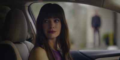 - Love you.
- [sniffles] - The Idea of You