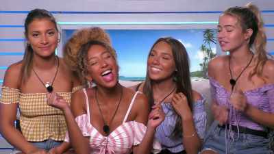 #LOVES THE LETTERS. - Love Island