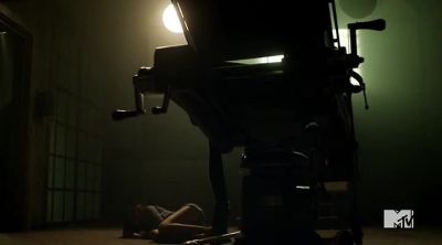 (LOW GROWLING) - Teen Wolf