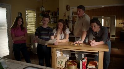 (low humming) - Young Sheldon