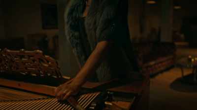 [low piano notes playing] - The Porter