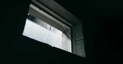 (low rumble, creaking) - The Republic of Sarah