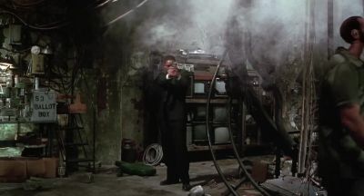 Lower your weapon No - Men in Black II