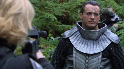 Lower your weapons. - Stargate SG-1