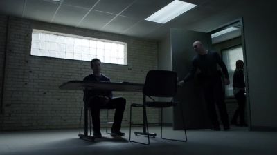 [lowered voice]
Take him through the front. - Homeland