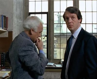 Ls it possible to get on the roof? - Inspector Morse