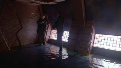 - lt's a bit chilly.
- Dad, how's it coming with that door? - Stargate SG-1
