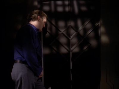 - lt's me. Can l come in?
- Not now, Miles. - Star Trek: Deep Space Nine
