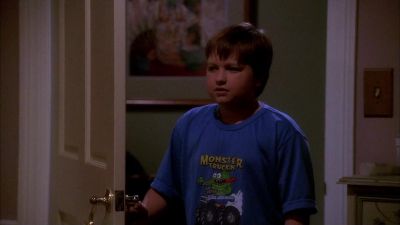 Lt's okay, l didn't see anything. - Two and a Half Men