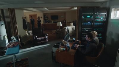 - Lucas, put your hands up. - FBI: Most Wanted