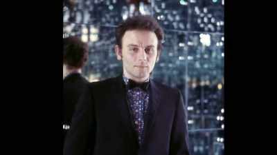Lucas Samaras was active in the avant-garde, - Kusama : Infinity