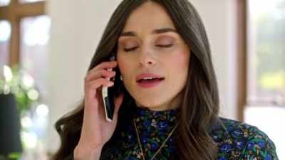 - Lucrez la asta.
- Poppy, lansarea e pe 1! - Lease on Love