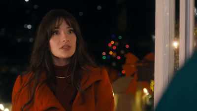 - Lucy?
- Can I talk to you - A '90s Christmas