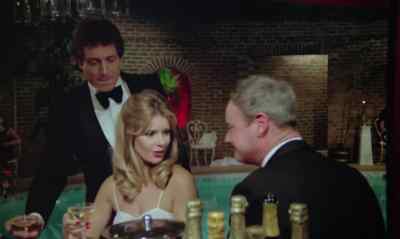 - Lucy.
- Hello, Jack. - The Playbirds