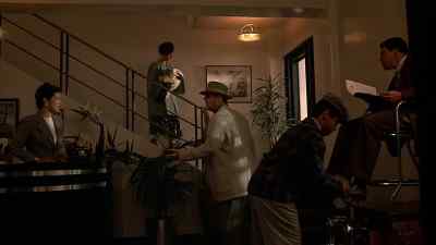 Lucy, what's going on?
- I don't know, Mr Gittes. - The Two Jakes
