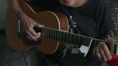 Ludzie przyjeżdżają z daleka - Joan Baez: I Am a Noise