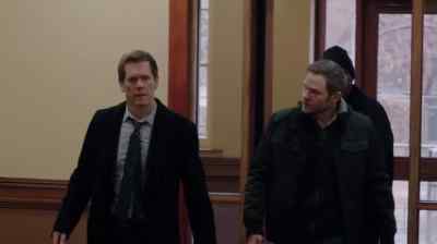 Luis lives
on the fifth floor. - The Following