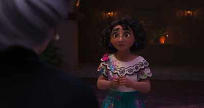 Luisa's losing her powers.
Isabela's out of control. - Encanto