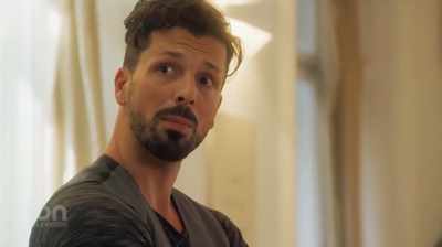 - Lukas, have you
heard from Amy? - Best Christmas Ball Ever!