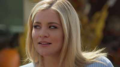 Luke forgets about
rewriting "Island Girl" - Roadhouse Romance