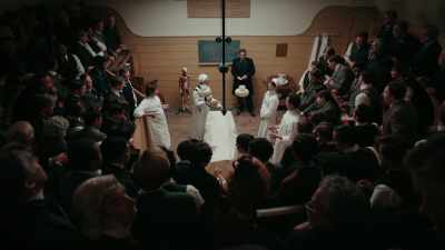 - Luke Garrett will be operating.
- [all cheering] Yeah! Whoo! Whoo! - The Essex Serpent