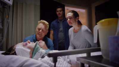 - Luke.
- Luke, it's time to wake up. - The Favorite