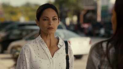 - Luna hasn't been home.
- She's not with me. - Burden of Truth